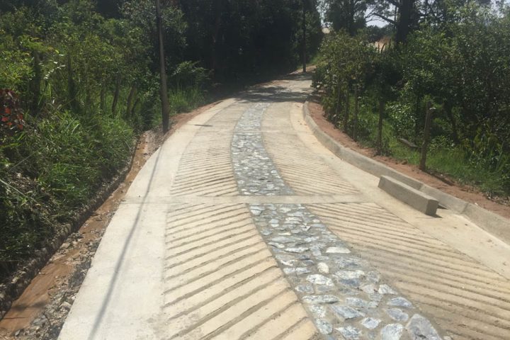 galeria-proyecto-infraestructura-y-vias-placa-huella-la-montanita-barbosa